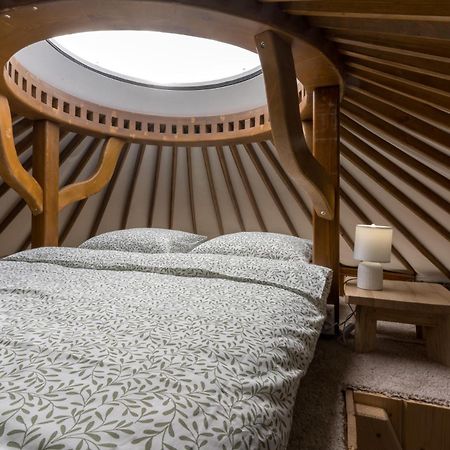 Gorski Glamping - Caloroczne Jurty Z Widokiem Tylmanowa Extérieur photo