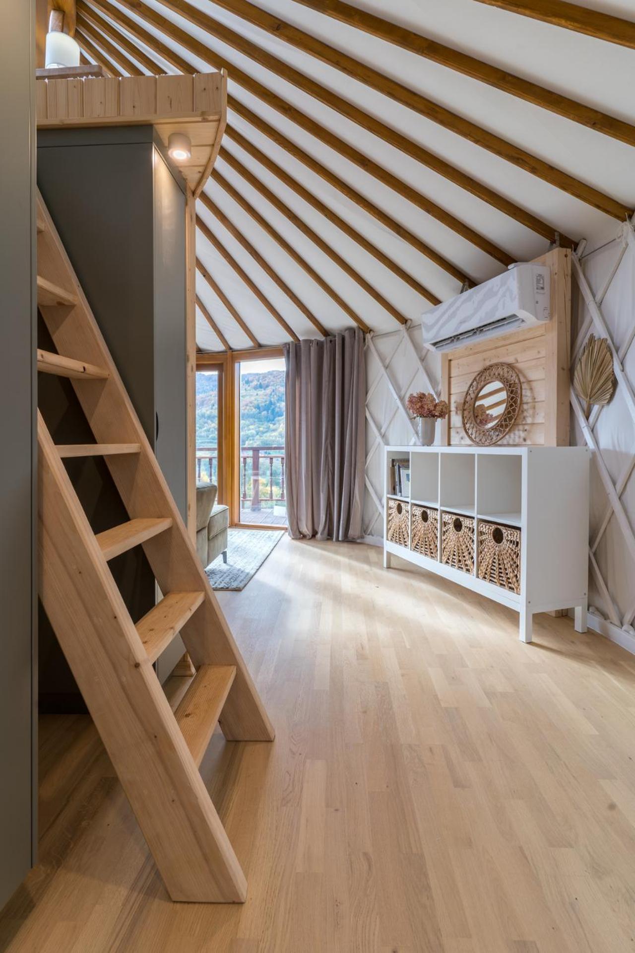 Gorski Glamping - Caloroczne Jurty Z Widokiem Tylmanowa Extérieur photo