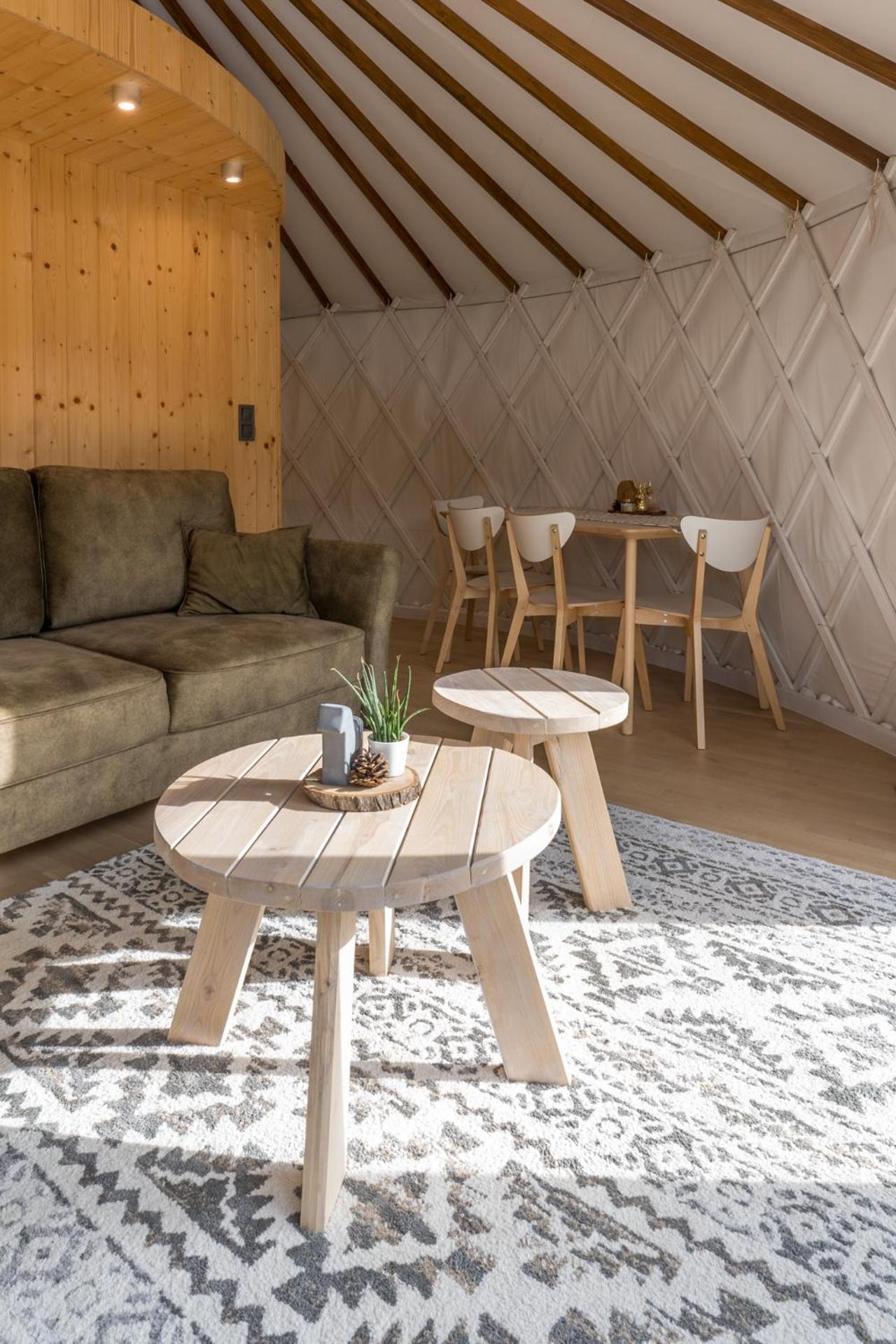 Gorski Glamping - Caloroczne Jurty Z Widokiem Tylmanowa Extérieur photo
